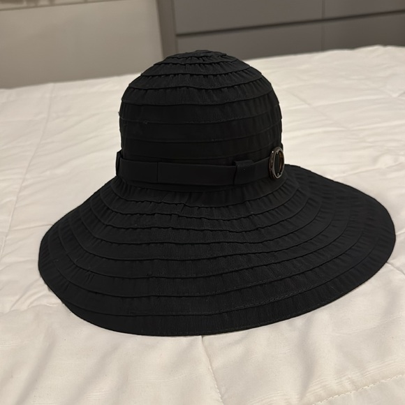 Tommy Bahama Classic Black Foldable Women's Floppy Adjustable Hat - Picture 3 of 9